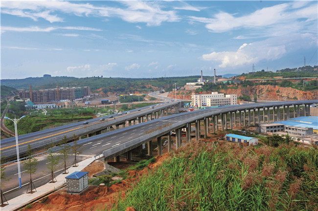 公司承建陽(yáng)泉市新城大道立交橋工程